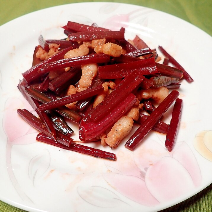 ビーツの茎と豚バラ肉の炒め物 レシピ 作り方 By K56 楽天レシピ